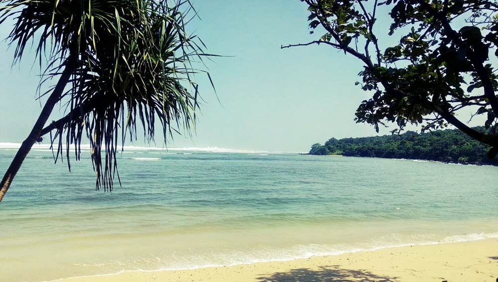 Pantai Sayang Heulang